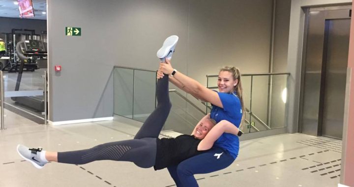 Bli med på acroyoga lørdag 15. desember og søndag 16. desember.